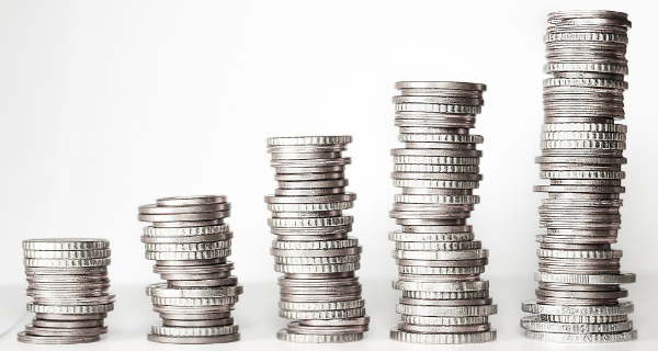 Symbolbild: Türme aus Geldmünzen. Foto: Kevin Schneider, pixabay.com, 2180330